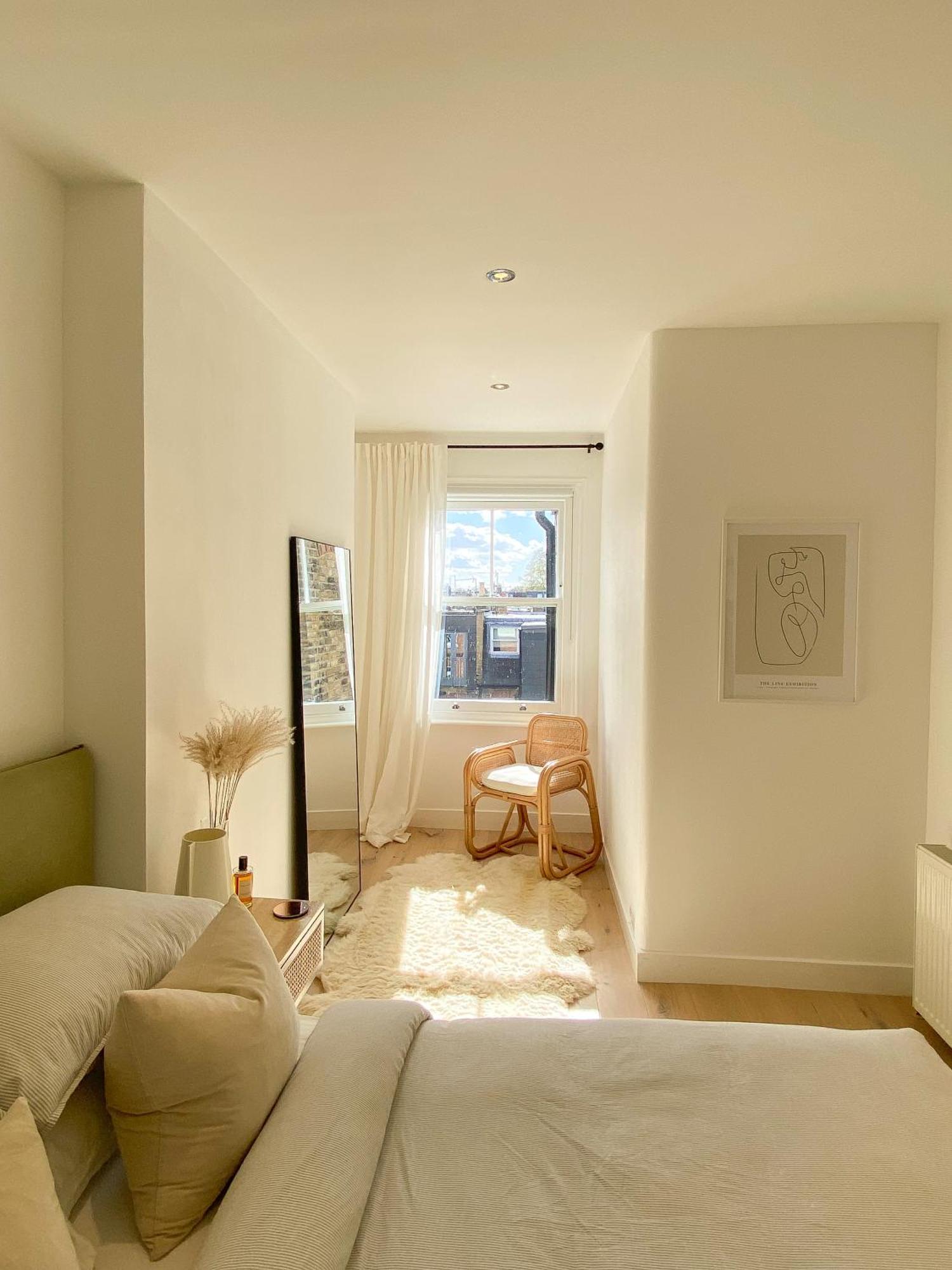 Sleek Scandi-inspired 2bd Flat Fulham