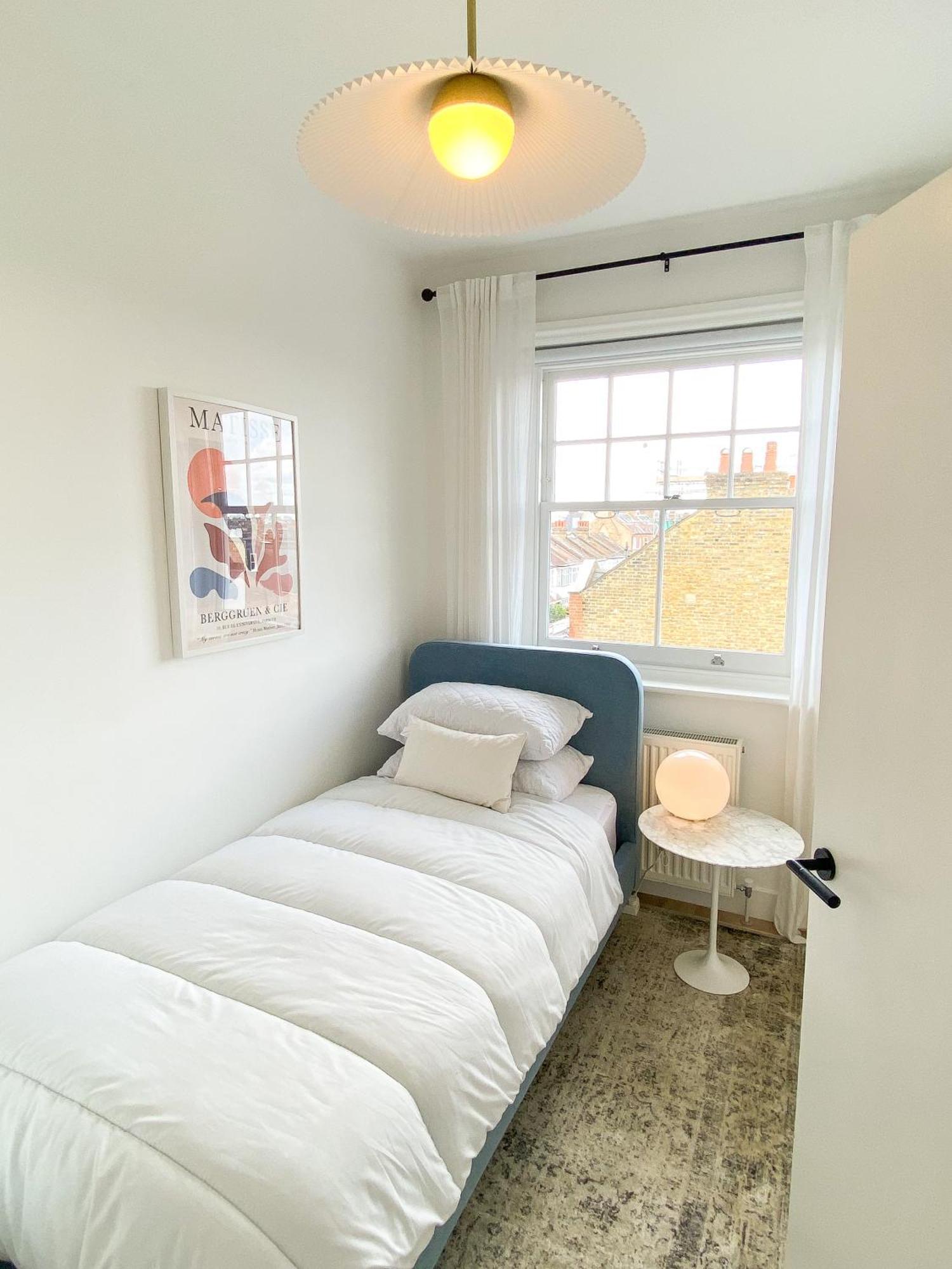 Sleek Scandi-inspired 2bd Flat Fulham Londra