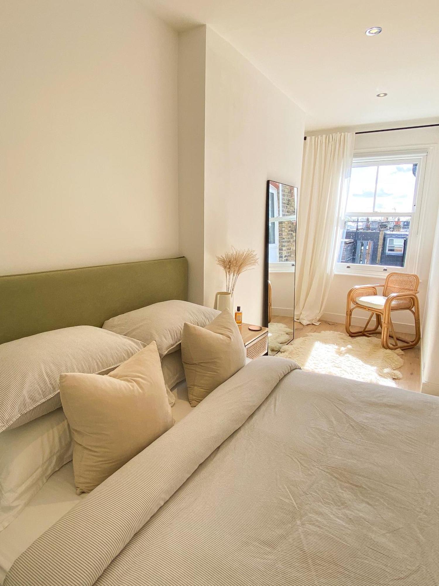 Sleek Scandi-inspired 2bd Flat Fulham *